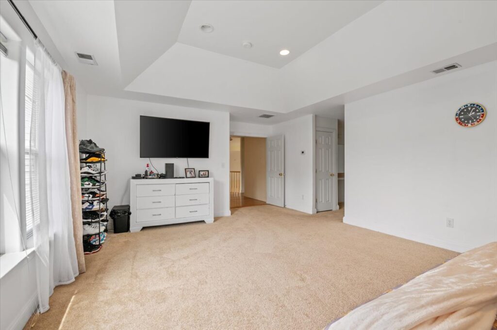 24-780_8584 24-780_8584